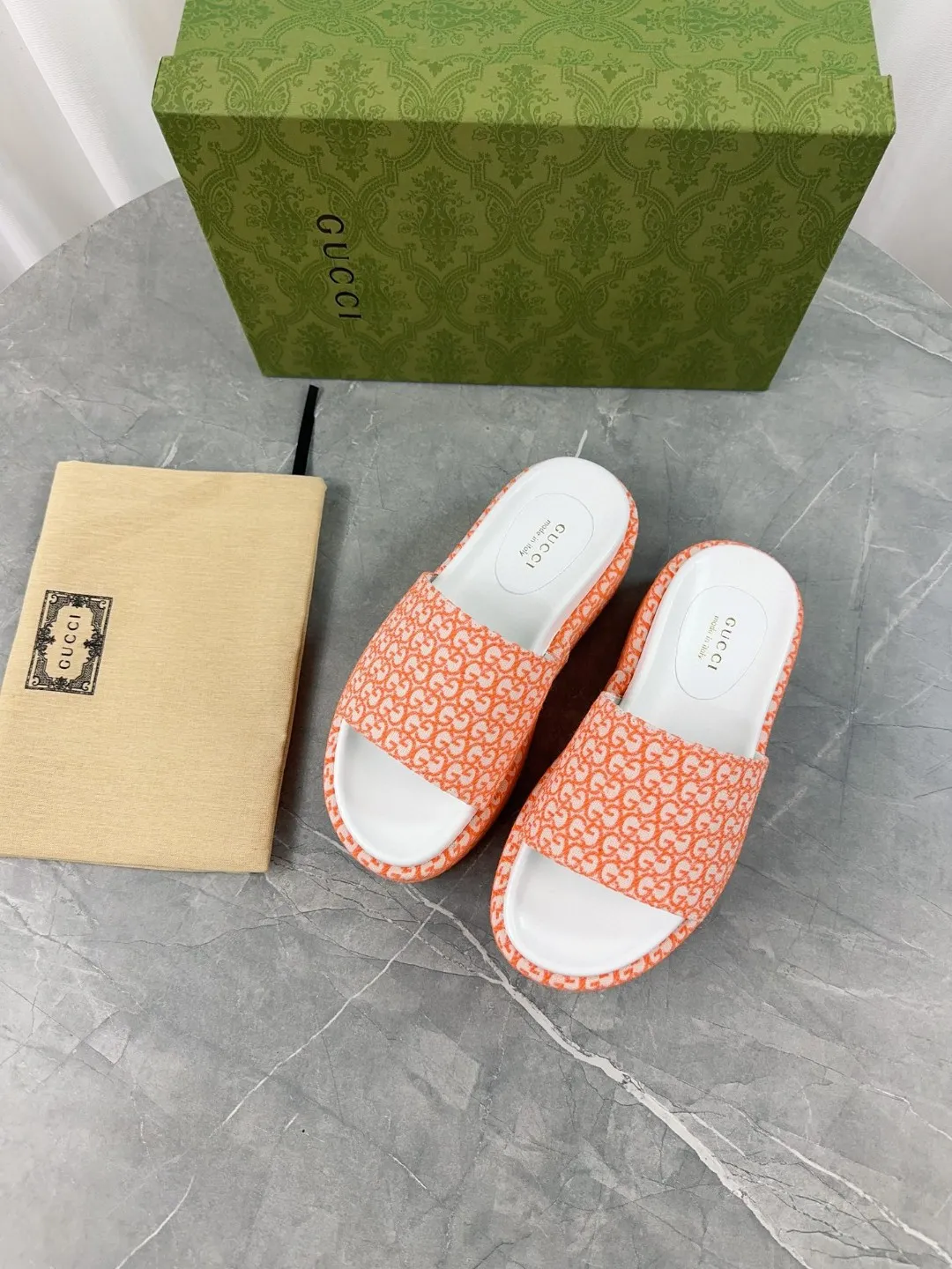 👟👟Ex-factory price 380👟👟 2024 Gucci high version latest limited edition thick-soled slippers. Top quality for sale. Purchase authentic products for development. The material and craftsmanship are consistent with the original. Upper: original jacquard craftsmanship and special printing craftsmanship. Lining: mixed sheepskin. Outsole: Italian private model outsole. Size: 35-40 yards, (41 to 44 yards can be customized). Bottom thickness: 5.5cm, forefoot 4cm.